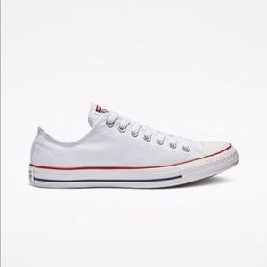 Chuck Taylor All Star Classic Low Top in Optical White size 9